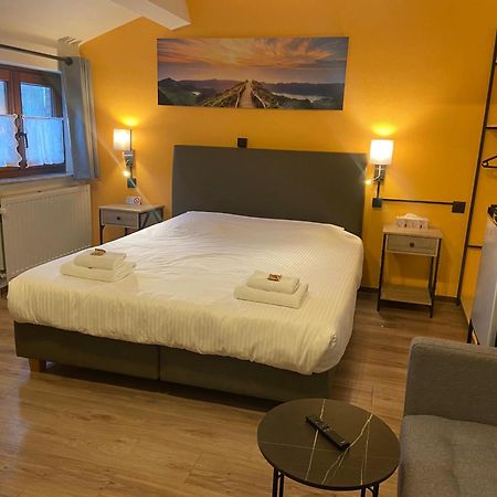 Hotel Monika Zutendaal Bagian luar foto